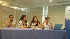 Investigadores (Iz a der) : Martín Bascopé, Roxana Balboltín, Javiera Mena y Beatrice Ávalos, presentando en Seminario – Taller.