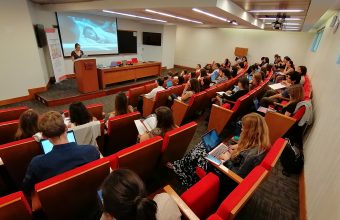 ESTUDIANTES DEL DCDP PRESENTAN SUS INVESTIGACIONES EN SEMINARIO INTERNACIONAL SOBRE COGNICIÓN, DESARROLLO Y PSICOPATOLOGÍA