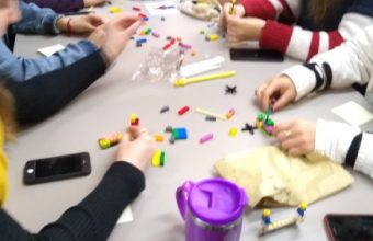 Innovación Docente: Alumnos de 2do año trabajaron estrategias para reducir el prejuicio con metodología LEGO Serious Play